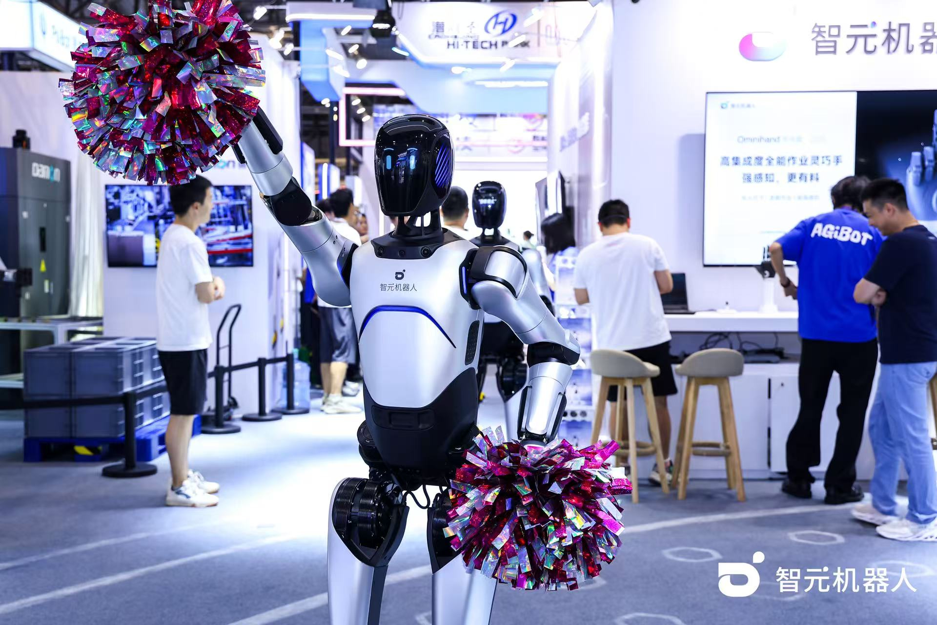 米兰官网机器人 WAIC 首日展台火爆，机器...